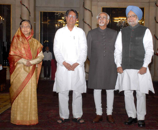 यही नहीं, किसी भी तरह के गठबंधन में बाजी हमेशा अजित के ही हाथ लगी है क्योंकि वो हमेशा ही अपने समर्थन देने की कीमत पहले ही ले लेते हैं।