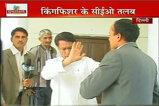 और तो और उन्होंने उल्टा सवाल को ही बकवास कह दिया।