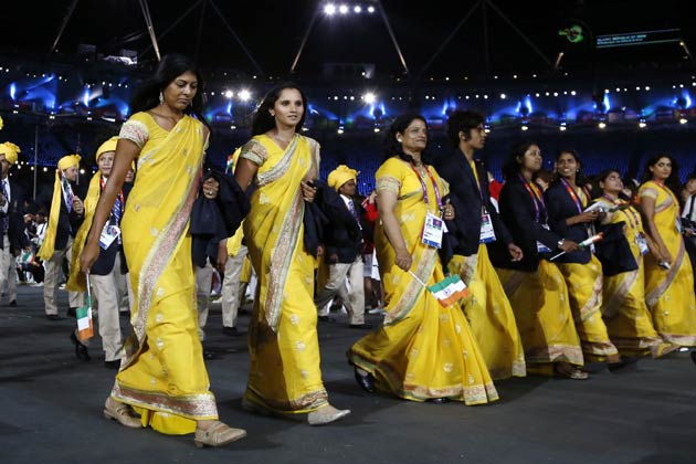 भारतीय ओलम्पिक संघ (आईओए) के महासचिव रणधीर सिंह ने वीआईपी बॉक्स से झंडा दिखाकर भारतीय दल का स्वागत किया।