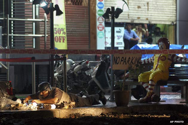 पुणे बम ब्लास्ट: एनआईए ने हिरासत में लिए चार संदिग्ध पुणे बम ब्लास्ट: एनआईए ने हिरासत में लिए चार संदिग्ध