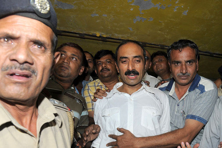 सेक्स सीडीः IPS संजीव भट्ट को गुजरात सरकार का नोटिस