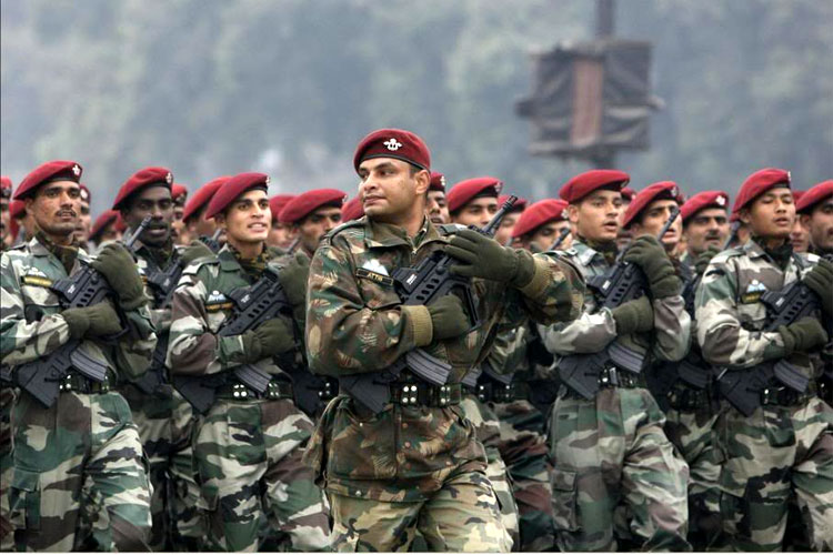  भारत, दुनिया में तेजी से आगे बढ़ती हुई सैन्य शक्ति है. क्षेत्रीय सीमाओं से आगे बढ़ते हुए देश अब ग्लोबल पावर बनने की ओर अग्रसर है. देश की सेनाओं की ताकत को दिखाती इन तस्वीरों को देखिए... फोटो Getty Images से