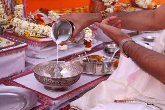 यहां सब्जी और फलों से किया जाता है मां का श्रृंगार यहां सब्जी और फलों से किया जाता है मां का श्रृंगार