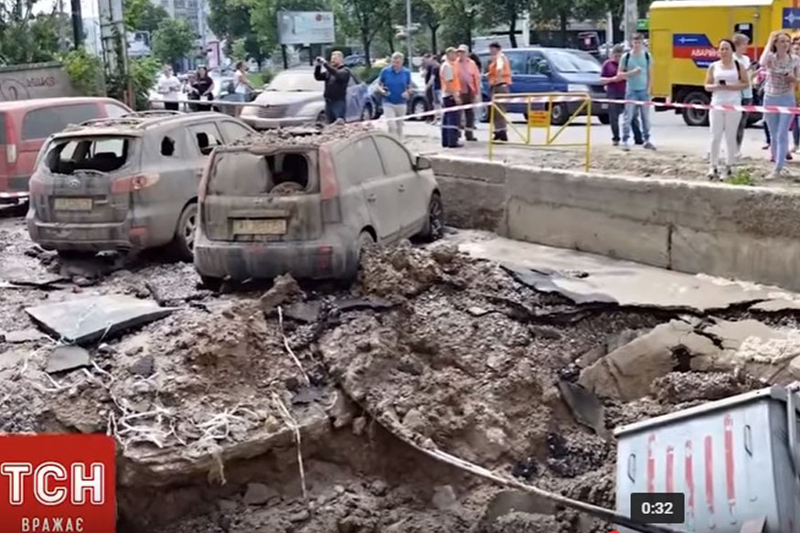 VIDEO पानी के पाइप का ऐसा धमाका आपने कभी देखा न होगा! News18 हिंदी