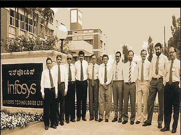 ... did not give up: Narayan Murthy had the courage that Infosys could reach this point.  There was a time when considering the condition of the company, other partners of Murthy in the company were considering to sell it.  With the dissolution of KSA in 1989, Infosys was in trouble.  One of the founders, Ashok Arora, had also left the company.  The other founders could not understand anything further.  Then the idol appeared.  He told his colleagues, if you all want to leave the company, then you can go.  But, I will not leave and build the company.  Nilekani, Gopalakrishnan, Shibulal, Dinesh and Raghavan decided to stay and have been connected ever since.