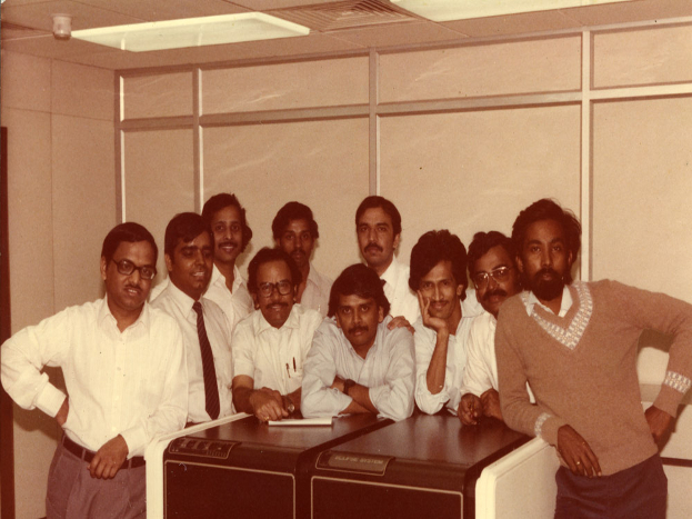 This is how Infosys team formed: In 1981, Narayana Murthy, Nandan Nilekani, S Gopalakrishnan, SD Shibulal, K Dinesh and Ashok Arora left Patni Computers and started Infosys Consultant Private Limited in Pune.  In 1983, he got the first order from the New York-based company Data Basic Corporation.  At present, the number of employees of the company is more than 50 thousand and the company has branches in 12 countries.