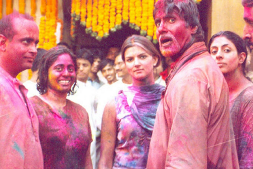 2004 में अमिताभ बच्चन की होली पार्टी में हुआ था एक बड़ा 'पैचअप'|Shahrukh  Khan Amitabh bachchan and kapoor family is famous for hosting grand holi  parties– News18 Hindi