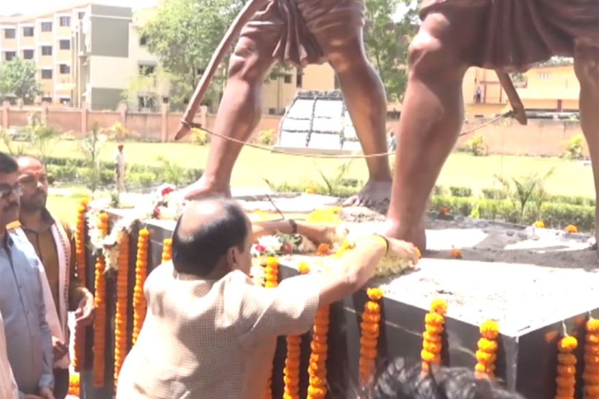 ह द न य ज शह द न ल बर प त बर क शह दत क श रद ध जल Cm Raghuvar Das Pay Tribute To Shahid Nilamber Pitamber Ranchi Videos In Hindi ह द व ड य ल ट स ट ब र क ग