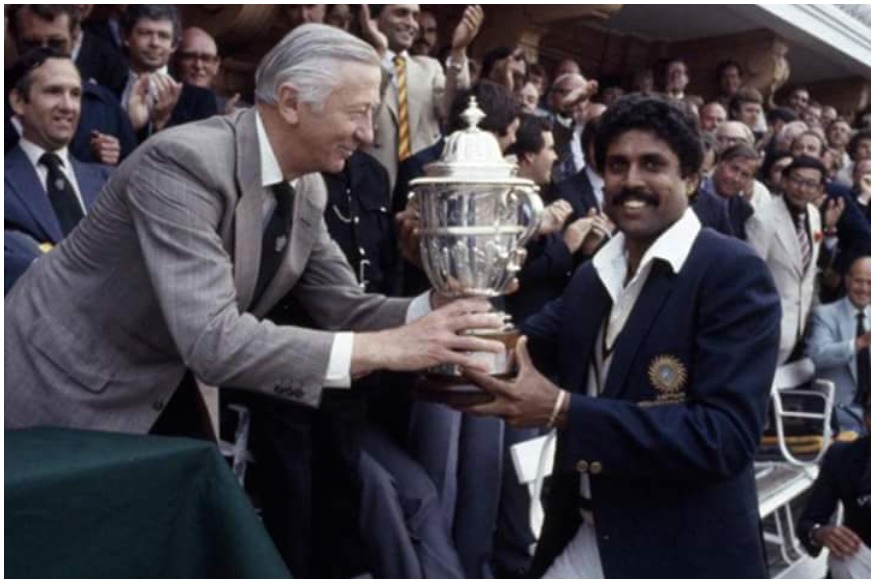  25 à¤à¥à¤¨ 1983...à¤¯à¥ à¤µà¥ à¤¤à¤¾à¤°à¥à¤ à¤¹à¥ à¤à¤¬ à¤à¥à¤® à¤à¤à¤¡à¤¿à¤¯à¤¾ à¤¨à¥ à¤ªà¤¹à¤²à¥ à¤¬à¤¾à¤° à¤µà¤°à¥à¤²à¥à¤¡ à¤à¤ª à¤ªà¤° à¤à¤¬à¥à¤à¤¾ à¤à¤¿à¤¯à¤¾ à¤¥à¤¾. à¤à¤ à¤¹à¥ à¤à¥ à¤¦à¤¿à¤¨ à¤à¥à¤® à¤à¤à¤¡à¤¿à¤¯à¤¾ à¤¨à¥ à¤à¤ªà¤¿à¤² à¤¦à¥à¤µ à¤à¥ à¤à¤à¥à¤µà¤¾à¤ à¤®à¥à¤ à¤µà¤°à¥à¤²à¥à¤¡ à¤à¤ª à¤à¥à¤¤à¤¾ à¤¥à¤¾. à¤«à¤¾à¤à¤¨à¤² à¤®à¥à¤ à¤à¥à¤® à¤à¤à¤¡à¤¿à¤¯à¤¾ à¤¨à¥ à¤¦à¥ à¤¬à¤¾à¤° à¤à¥ à¤µà¤°à¥à¤²à¥à¤¡ à¤à¥à¤à¤ªà¤¿à¤¯à¤¨ à¤µà¥à¤¸à¥à¤à¤à¤à¤¡à¥à¤ à¤à¥ à¤®à¤¾à¤¤ à¤¦à¥ à¤¥à¥. à¤à¤¸ à¤®à¥à¤à¤¾à¤¬à¤²à¥ à¤®à¥à¤ à¤à¥à¤® à¤à¤à¤¡à¤¿à¤¯à¤¾ à¤®à¤¹à¤ 183 à¤°à¤¨à¥à¤ à¤ªà¤° à¤¸à¤¿à¤®à¤ à¤à¤ à¤¥à¥ à¤à¤° à¤à¤µà¤¾à¤¬ à¤®à¥à¤ à¤µà¥à¤¸à¥à¤à¤à¤à¤¡à¥à¤ à¤¸à¤¿à¤°à¥à¤« 140 à¤°à¤¨à¥à¤ à¤ªà¤° à¤¸à¤¿à¤®à¤ à¤à¤. à¤à¤¸ à¤à¥à¤¤ à¤à¥ à¤¬à¤¾à¤¦ à¤ªà¥à¤°à¥ à¤¦à¥à¤¶ à¤¨à¥ à¤à¤®à¤à¤° à¤à¤¶à¥à¤¨ à¤®à¤¨à¤¾à¤¯à¤¾ à¤¥à¤¾, à¤à¤¿à¤¸à¤®à¥à¤ à¤¸à¤à¤¿à¤¨, à¤¸à¥à¤°à¤µ à¤à¤¾à¤à¤à¥à¤²à¥ à¤à¥à¤¸à¥ à¤¦à¤¿à¤à¥à¤à¤ à¤­à¥ à¤¶à¤¾à¤®à¤¿à¤² à¤¥à¥.