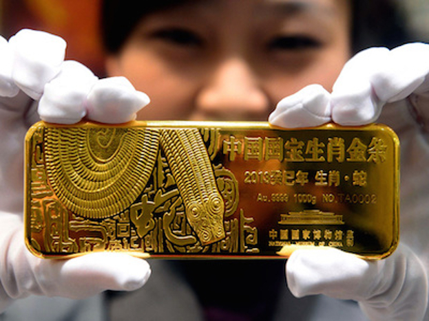  सोने का सबसे बड़ा भंडार रखने वाले देशों में चीन का नंबर 6वां हैं. वर्ल्ड गोल्ड काउंसिल के मुताबिक, पिछले 6 साल में चीन के सेंट्रल बैंक ने 600 टन सोना खरीदा है. फिलहाल उसके पास 1842.6 टन सोना है. यह विदेशी मुद्रा भंडार का 2 फीसदी है.
