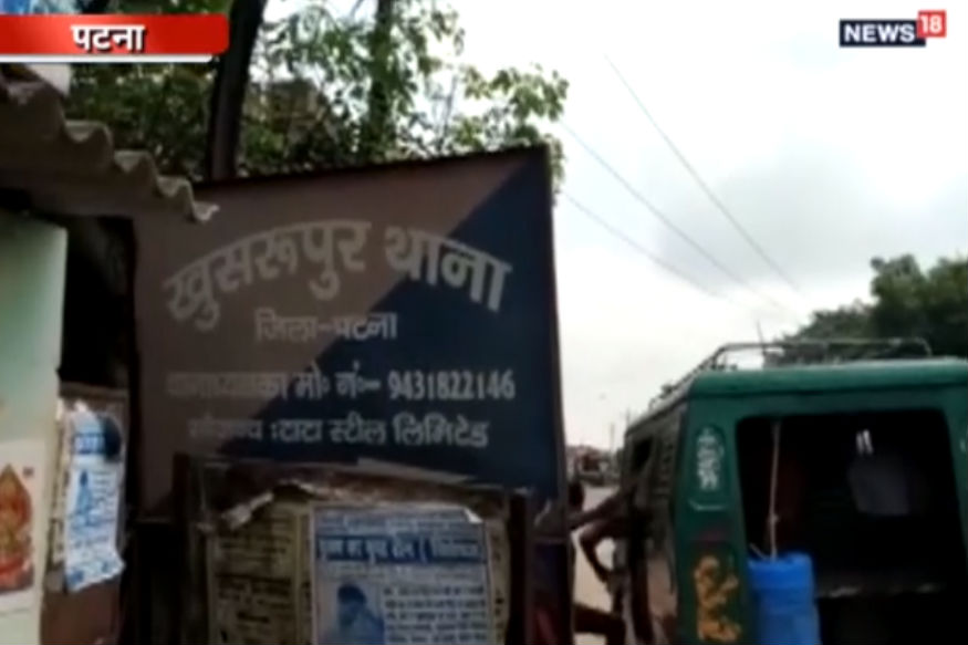 VIDEO: पटना में बाढ़ के पानी में डूबने से बच्चे की मौत