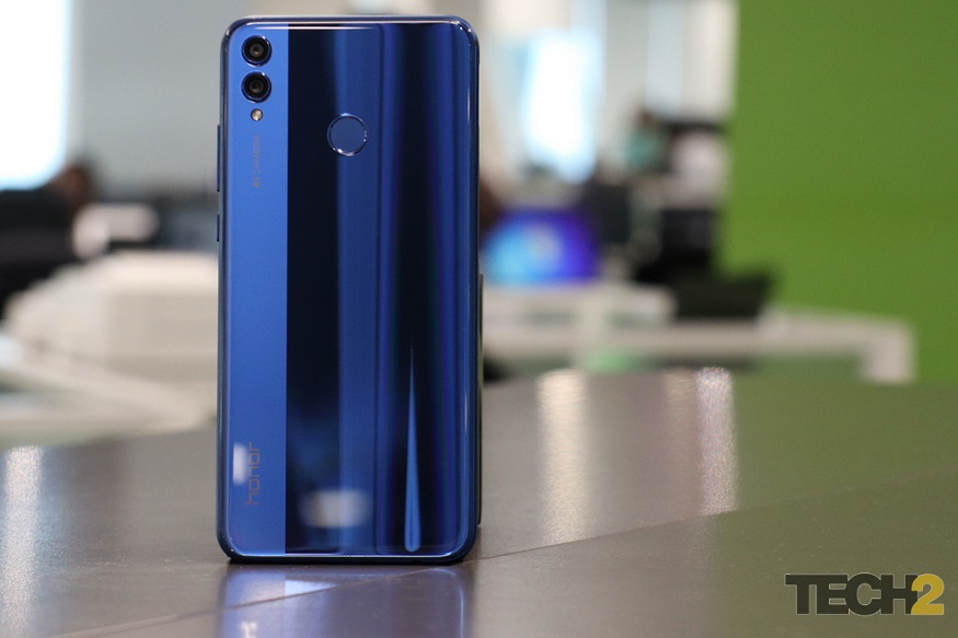 कम कीमत में महंगे फोन के फीचर्स, तस्वीरों में देखें Honor 8X का शानदार लुक