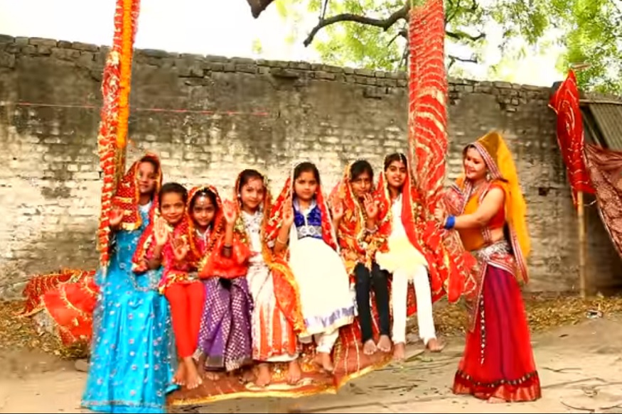 इस Bhojpuri देवी गीत को सुनकर कीजिए दिन की शुरुआत, बरसेगी देवी मां की कृपा!