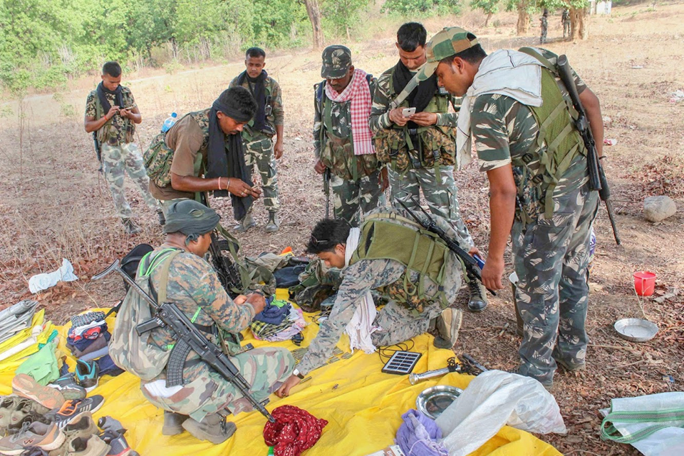  8 नंवबर को तीन जगह हमले- दंतेवाड़ा के बचेली में नक्सलियों ने बम धमाके से CISF की बस को उड़ा दिया था. जिसमें 1 जवान शहीद, चार स्थानीय नागरिकों की मौत हुई थी. दो लोग जख्मी भी हुए थे. इस घटना से पहले CISF की टीम मिनी बस में रूटीन गश्त के बाद  स्थानीय बाजार से साग सब्जियां लेकर लौट रही थी. 8 नंवबर को ही कांग्रेस के प्रचार दल पर हमला किया था. 8 नंवबर को ही दंतेवाड़ा के कुआकोंडा थाना क्षेत्र के हलबरास में मुठभेड़ भी हुई थी.