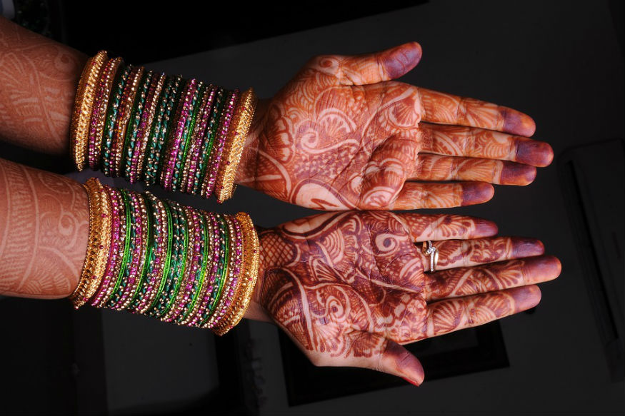 भारतीय शादियों में मेहंदी लगाने का महत्व | Significance of Mehndi in Indian  Wedding - Hindi Boldsky