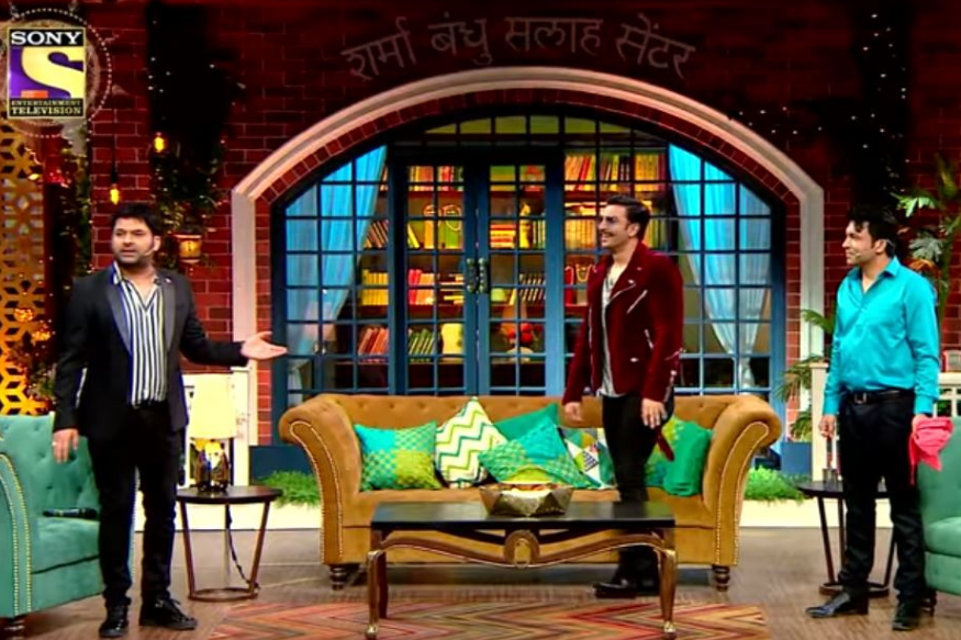 Kapil Sharma Show Sofa Set Design : Virender Sehwag On The Sets Of The