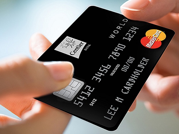  डेबिट क्रेडिट कार्ड न हो जाए ब्लॉक: 27 अगस्त 2015 को जारी रिजर्व बैंक के आदेशानुसार, सभी बैंकों को अपने मैग्स्ट्रिप (मैग्नेटिक स्ट्रिव यानी काली पट्टी) वाले डेबिट और क्रेडिट कार्ड को ईएमवी (यूरोप, मास्टरकार्ड और वीजा) आधारित चिप कार्ड में बदलना होगा. इसकी अंतिम तिथि 31 दिसंबर 2018 है. इसके बाद सभी मैग्स्ट्रिप कार्ड्स को ब्लॉक कर दिया जाएगा. यदि आपने ईएमवी आधारित चिप कार्ड के लिए आवेदन नहीं किया है तो 31 दिसंबर 2018 से पहले जरूर कर दें. यह कार्ड आपको फ्री में दिया जा रहा है.