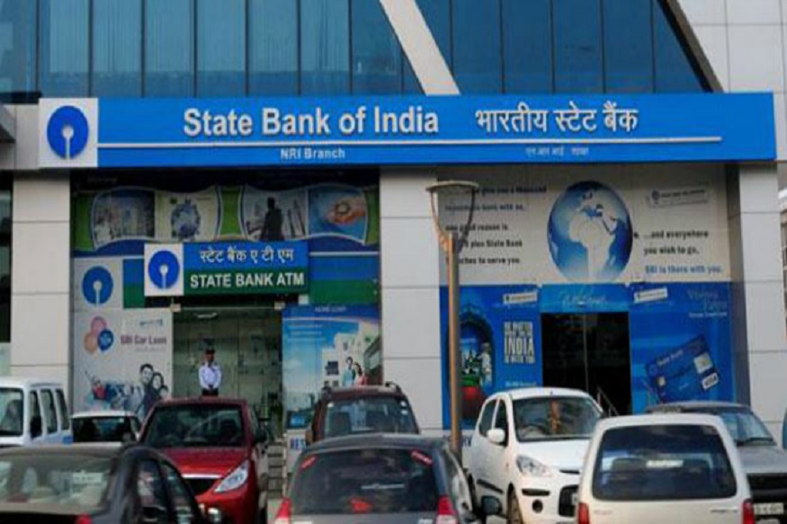  अगर आपका भी स्टेट बैंक ऑफ इंडिया (SBI) में अकाउंट है तो यह खबर आपके लिए है. देश का सबसे बड़ा बैंक SBI में कैश निकालने और जमा करने नियम बदल चुके हैं. नए नियमों को जानना आपके लिए बहुत जरूरी है. इन नए नियमों को जानने के बाद आप फायदे में रहेंगे. हम आपको बता रहे हैं एसबीआई से कैश निकालने और जमा करने से जुड़े नियम जो हाल ही में बदले हैं...