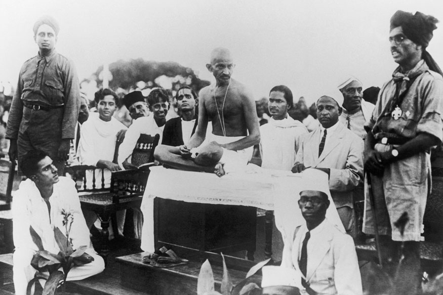  à¤¹à¤¾à¤²à¤¾à¤à¤à¤¿ à¤¸à¤°à¤à¤¾à¤°à¥ à¤¦à¤¸à¥à¤¤à¤¾à¤µà¥à¤à¥à¤ à¤®à¥à¤ à¤¦à¤°à¥à¤ à¤¤à¤¥à¥à¤¯ à¤¹à¥ à¤à¤¿ à¤¸à¤°à¤¦à¤¾à¤° à¤ªà¤à¥à¤² à¤¨à¥ à¤à¥à¤²à¤µà¤²à¤à¤° à¤à¥ à¤²à¤¿à¤à¥ à¤à¤ à¤ªà¤¤à¥à¤° à¤®à¥à¤ à¤¸à¤¾à¤« à¤¤à¥à¤° à¤ªà¤° à¤à¤¹à¤¾ à¤¥à¤¾ à¤à¤¿ 'à¤à¤¨à¤à¥ (à¤¸à¤à¤à¤¿à¤¯à¥à¤ à¤à¥) à¤¸à¤­à¥ à¤­à¤¾à¤·à¤£ à¤¸à¤¾à¤à¤ªà¥à¤°à¤¦à¤¾à¤¯à¤¿à¤ à¤à¤¹à¤° à¤¸à¥ à¤­à¤°à¥ à¤¥à¥. à¤à¤¸ à¤à¤¹à¤° à¤à¥ à¤ªà¤°à¤¿à¤£à¤¾à¤®à¤¸à¥à¤µà¤°à¥à¤ª à¤¦à¥à¤¶ à¤à¥ à¤à¤¾à¤à¤§à¥à¤à¥ à¤à¥ à¤ªà¥à¤°à¤¾à¤£à¥à¤ à¤à¥ à¤à¥à¤·à¤¤à¤¿ à¤à¤ à¤¾à¤¨à¥ à¤ªà¥à¥.' à¤ªà¤à¥à¤² à¤¨à¥ à¤à¤à¥ à¤à¥à¥à¤¾, 'à¤à¤°à¤à¤¸à¤à¤¸ à¤à¥ à¤²à¥à¤à¥à¤ à¤¨à¥ à¤à¤¾à¤à¤§à¥à¤à¥ à¤à¥ à¤®à¥à¤¤à¥à¤¯à¥ à¤à¥ à¤¬à¤¾à¤¦ à¤à¥à¤¶à¥ à¤à¤¾à¤¹à¤¿à¤° à¤à¥ à¤à¤° à¤®à¤¿à¤ à¤¾à¤à¤¯à¤¾à¤ à¤¬à¤¾à¤à¤à¥à¤.' 18 à¤à¥à¤²à¤¾à¤ 1948 à¤à¥ à¤¶à¥à¤¯à¤¾à¤®à¤¾à¤ªà¥à¤°à¤¸à¤¾à¤¦ à¤®à¥à¤à¤°à¥à¤à¥ à¤à¥ à¤²à¤¿à¤à¥ à¤à¤ªà¤¨à¥ à¤ªà¤¤à¥à¤° à¤®à¥à¤ à¤à¤¨à¥à¤¹à¥à¤à¤¨à¥ à¤¸à¥à¤ªà¤·à¥à¤ à¤°à¥à¤ª à¤¸à¥ à¤à¤¹à¤¾: âà¤à¤¾à¤à¤§à¥à¤à¥ à¤à¥ à¤¹à¤¤à¥à¤¯à¤¾ à¤à¤° à¤à¤°à¤à¤¸à¤à¤¸-à¤¹à¤¿à¤à¤¦à¥ à¤®à¤¹à¤¾à¤¸à¤­à¤¾ à¤à¥ à¤¬à¤¾à¤°à¥ à¤®à¥à¤ à¤®à¤¾à¤®à¤²à¤¾ à¤¨à¥à¤¯à¤¾à¤¯à¤¾à¤²à¤¯ à¤®à¥à¤ à¤µà¤¿à¤à¤¾à¤°à¤¾à¤§à¥à¤¨ à¤¹à¥ à¤à¤¸à¤²à¤¿à¤ à¤à¤¨ à¤¦à¥à¤¨à¥à¤ (à¤¸à¤à¤à¤ à¤¨à¥à¤) à¤à¥ à¤¸à¤à¤²à¤¿à¤ªà¥à¤¤à¤¤à¤¾ à¤à¥ à¤¬à¤¾à¤°à¥ à¤®à¥à¤ à¤®à¥à¤ à¤à¥à¤ à¤¨à¤¹à¥à¤ à¤à¤¹à¥à¤à¤à¤¾ à¤²à¥à¤à¤¿à¤¨ à¤¹à¤®à¤¾à¤°à¥ à¤¸à¥à¤à¤¨à¤¾ à¤¯à¤¹ à¤ªà¥à¤·à¥à¤ à¤à¤°à¤¤à¥ à¤¹à¥ à¤à¤¿ à¤à¤¨ à¤¦à¥à¤¨à¥à¤ à¤¸à¤à¤à¤ à¤¨à¥à¤ à¤à¥ à¤à¤¤à¤¿à¤µà¤¿à¤§à¤¿à¤¯à¥à¤ à¤à¥ à¤µà¤à¤¹ à¤¸à¥, à¤à¤¾à¤¸ à¤¤à¥à¤° à¤ªà¤° à¤ªà¤¹à¤²à¥ (à¤à¤°à¤à¤¸à¤à¤¸) à¤à¥ à¤µà¤à¤¹ à¤¸à¥, à¤¦à¥à¤¶ à¤®à¥à¤ à¤à¤ à¤à¤¸à¤¾ à¤µà¤¾à¤¤à¤¾à¤µà¤°à¤£ à¤¤à¥à¤¯à¤¾à¤° à¤à¤¿à¤¯à¤¾ à¤à¤¯à¤¾ à¤à¤¿à¤¸ à¤à¤¾à¤°à¤£ à¤¸à¥ à¤¯à¤¹ à¤à¥à¤«à¤¨à¤¾à¤ à¤¹à¤¾à¤¦à¤¸à¤¾ à¤¸à¤à¤­à¤µ à¤¹à¥à¤.â