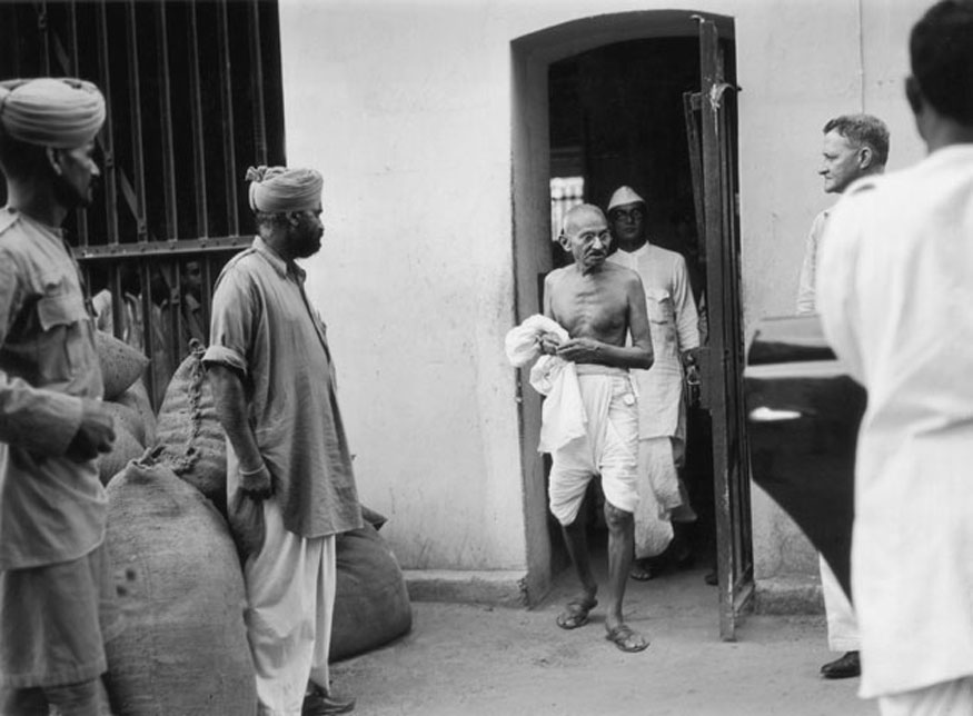  à¤¹à¤°à¤¿à¤à¥à¤µà¤¿à¤à¤¦ à¤à¥ à¤®à¥à¤¤à¤¾à¤¬à¤¿à¤ à¤à¤¾à¤à¤§à¥ à¤à¥ à¤¤à¥à¤¸à¤°à¥ à¤ªà¥à¤¤à¥à¤° à¤°à¤¾à¤®à¤¦à¤¾à¤¸ à¤à¤¾à¤à¤§à¥ à¤¨à¥ à¤¨à¤¾à¤¥à¥à¤°à¤¾à¤® à¤à¥ à¤«à¤¼à¤¾à¤à¤à¤¸à¥ à¤à¥ à¤¸à¤à¤¼à¤¾ à¤¸à¥à¤¨à¤¾à¤ à¤à¤¾à¤¨à¥ à¤à¥ à¤¤à¥à¤¨ à¤®à¤¹à¥à¤¨à¥ à¤¬à¤¾à¤¦ à¤à¤à¤¬à¤¾à¤²à¤¾ à¤à¥à¤² à¤®à¥à¤ 17 à¤®à¤ 1949 à¤à¥ à¤à¤ à¤²à¤à¤¬à¤¾ à¤­à¤¾à¤µà¤ªà¥à¤°à¥à¤£ à¤ªà¤¤à¥à¤° à¤­à¥à¤à¤¾ à¤à¤° à¤¨à¤¾à¤¥à¥à¤°à¤¾à¤® à¤à¥ à¤à¤¹à¤¸à¤¾à¤¸ à¤à¤°à¤¾à¤¨à¥ à¤à¥ à¤à¥à¤¶à¤¿à¤¶ à¤à¤¿ à¤à¤¾à¤à¤§à¥ à¤à¥ à¤¹à¤¤à¥à¤¯à¤¾ à¤à¤°à¤à¥ à¤¨à¤¾à¤¥à¥à¤°à¤¾à¤® à¤¨à¥ à¤à¤¸à¥ à¤à¤¼à¤²à¤¤à¥ à¤à¥ à¤à¤¿à¤¸à¤à¤¾ à¤à¤¹à¤¸à¤¾à¤¸ à¤à¤¨à¥à¤¹à¥à¤ à¤¨à¤¹à¥à¤ à¤¹à¥, à¤¤à¤¬ à¤¨à¤¾à¤¥à¥à¤°à¤¾à¤® à¤¨à¥ à¤à¤¨à¤¸à¥ à¤­à¥ à¤à¤¸ à¤µà¤¿à¤·à¤¯ à¤ªà¤° à¤à¤°à¥à¤à¤¾ à¤à¤°à¤¨à¥ à¤à¥ à¤à¤ªà¥à¤² à¤à¥ à¤¥à¥. à¤°à¤¾à¤®à¤¦à¤¾à¤¸ à¤¨à¥ à¤²à¤¿à¤à¤¾ à¤¥à¤¾, 'à¤®à¥à¤°à¥ à¤ªà¤¿à¤¤à¤¾ à¤à¥ à¤à¥ à¤¨à¤¾à¤¶à¤µà¤¾à¤¨ à¤¦à¥à¤¹ à¤à¤¾ à¤¹à¥ à¤à¤ªà¤¨à¥ à¤à¤à¤¤ à¤à¤¿à¤¯à¤¾ à¤¹à¥, à¤à¤° à¤à¥à¤ à¤¨à¤¹à¥à¤ à¤à¤¸à¤à¤¾ à¤à¥à¤à¤¾à¤¨ à¤à¤ªà¤à¥ à¤à¤ à¤¦à¤¿à¤¨ à¤¹à¥à¤à¤¾, à¤à¤¸à¤¾ à¤®à¥à¤°à¤¾ à¤µà¤¿à¤¶à¥à¤µà¤¾à¤¸ à¤¹à¥.' 3 à¤à¥à¤¨ 1949 à¤à¥ à¤°à¤¾à¤®à¤¦à¤¾à¤¸ à¤à¥ à¤­à¥à¤à¥ à¤à¤µà¤¾à¤¬ à¤®à¥à¤ à¤¨à¤¾à¤¥à¥à¤°à¤¾à¤® à¤¨à¥ à¤à¤¨à¤¸à¥ à¤®à¤¿à¤²à¤¨à¥ à¤à¤° à¤à¤¾à¤à¤§à¥ à¤à¥ à¤¹à¤¤à¥à¤¯à¤¾ à¤ªà¤° à¤¬à¤¾à¤¤à¤à¥à¤¤ à¤à¤°à¤¨à¥ à¤à¥ à¤à¤à¥à¤à¤¾ à¤à¤¤à¤¾à¤ à¤¥à¥ à¤²à¥à¤à¤¿à¤¨ à¤à¤à¤¾à¥à¤¤ à¤¨à¤¹à¥à¤ à¤¦à¥ à¤à¤. à¤¹à¤¾à¤²à¤¾à¤à¤à¤¿ à¤à¤¸à¤à¥ à¤¬à¤¾à¤¦ à¤°à¤¾à¤®à¤¦à¤¾à¤¸ à¤à¤° à¤¨à¤¾à¤¥à¥à¤°à¤¾à¤® à¤à¥ à¤¬à¥à¤ à¤à¤ à¤ªà¤¤à¥à¤°à¥à¤ à¤à¤¾ à¤à¤¦à¤¾à¤¨-à¤ªà¥à¤°à¤¦à¤¾à¤¨ à¤¹à¥à¤.