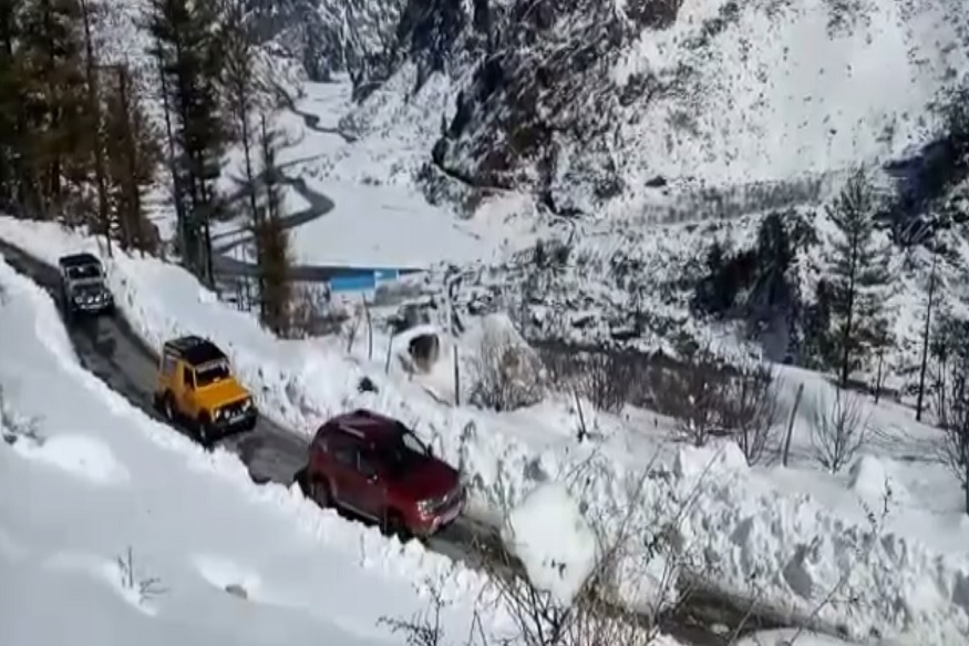 VIDEO: बर्फबारी के बाद रास्ता खुलने से हर्षिल घाटी में बढ़ी पर्यटकों की चहल पहल