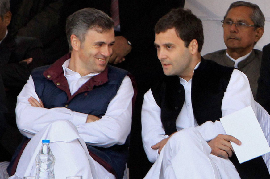 जम्मू कश्मीर में अभी भी कांग्रेस और नेशनल कॉन्फ्रेंस के बीच गठबंधन के आसार जताए जा रहे हैं. नेशनल कॉन्फ्रेंस के नेता उमर अब्दुल्ला ने भी स्वीकार किया है कि उन्हें गठबंधन का प्रस्ताव मिला है. लेकिन, इसे आगे बढ़ाने के लिए अब्दुल्ला ने एक शर्त भी रख दी है. ऐसा कहा जा रहा है कि उनके बीच सीट बंटवारे को लेकर खींचतान जारी है.