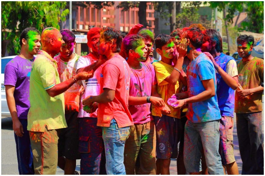 Happy Holi 2019, हैप्पी होली 2019: इस होली ऐसे रखें अपने बच्चों की सुरक्षा का ख़्याल