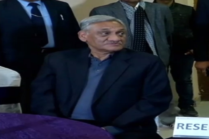 राजपरिवार के प्रत्याशी को जिताकर बहुगुणा पार्टी में बढ़ा पाएंगे अपनी हैसियत राजपरिवार के प्रत्याशी को जिताकर बहुगुणा पार्टी में बढ़ा पाएंगे अपनी हैसियत