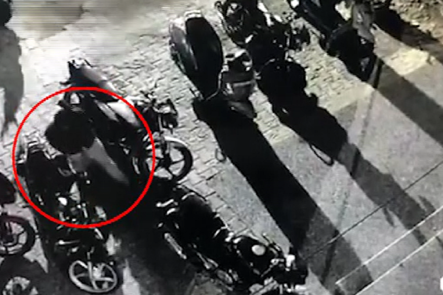 CCTV: सिरोही में अब भी सक्रिय हैं चोर, शातिर ऐसे उड़ा जाते हैं बाइक