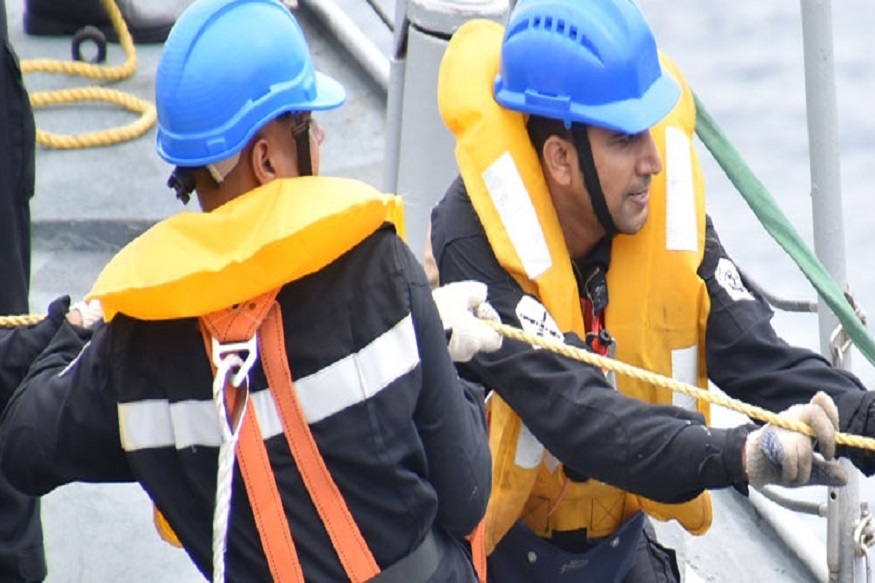 10वीं पास कर Navy में नौकरी के साथ कर सकते हैं पढ़ाई