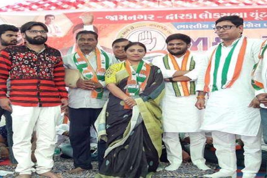 ravindra jadeja, politics and cricket, jamnagar elections, jadeja family, gujarat elections, रविंद्र जडेजा, राजनीति और क्रिकेट, जामनगर चुनाव, जडेजा फैमिली, गुजरात चुनाव