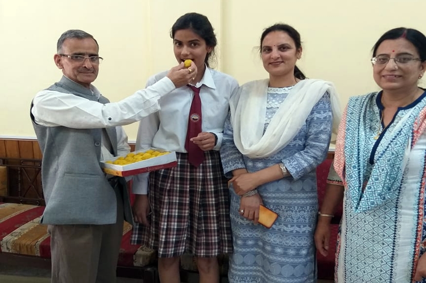 सिर्फ 1 नंबर से टॉप करने से रह गईं सेकेंड टॉपर रिद्धि