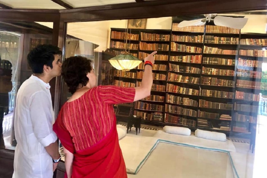 प्रियंका गांधी ने बेटे रेहान को दिखाया नेहरू परिवार का पैतृक घर 'स्वराज भवन'