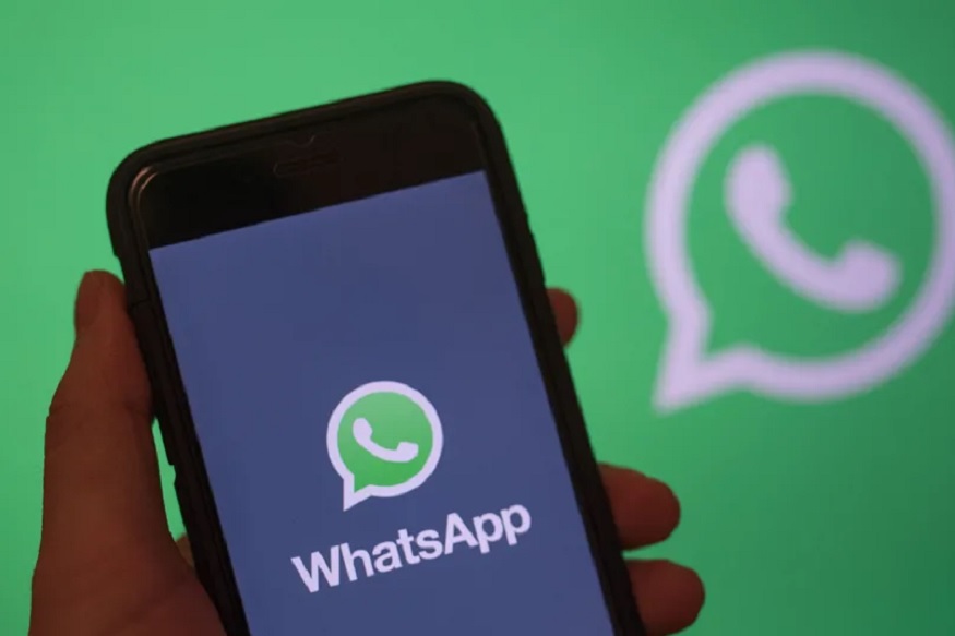 WhatsApp पर बदलें ये एक सेटिंग, Groups में कोई नहीं कर पाएगा Add