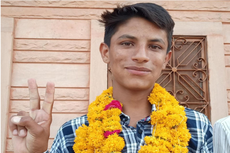 RBSE 12th RESULT: ये टॉपर हाईस्कूल के बाद चरा रहा था बकरियां