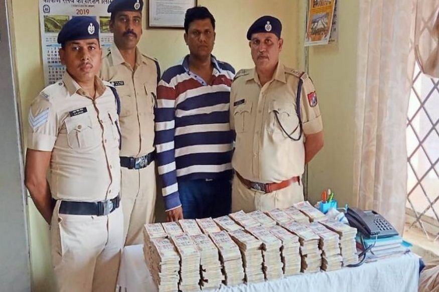 दो करोड़ की पुरानी करेंसी के साथ गोवा में पकड़ा गया एक शख्स दो करोड़ की पुरानी करेंसी के साथ गोवा में पकड़ा गया एक शख्स