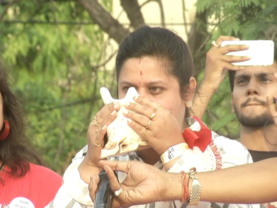  प्रदेश भर में जिला मुख्यालयों के साथ ही स्कूल, कालेज, पंचायतों में भी लोगों ने योग किया. छत्तीसगढ़ योग आयोग की भी रायपुर में 50 हजार से भी ज्यादा लोगों को योग कराकर वर्ल्ड रिकॉर्ड बनाने की तैयारी रही.