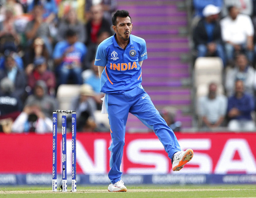 india vs south africa live score, indian cricket team, yuzvendra chahal bowling, chahal 2 wickets in an over, faf du plessis, rassie van der dussen, युजवेंद्र चहल, भारत दक्षिण अफ्रीका लाइव स्कोर, चहल गेंदबाजी, क्रिकेट वर्ल्ड कप स्कोर