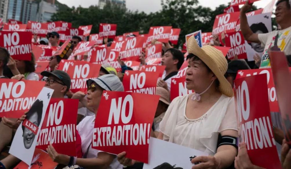 hong kong news, china news, china law, china hong kong relations, historic people movement, हांगकांग समाचार, चीन समाचार, चीनी कानून, चीन हांगकांग रिश्ते, ऐतिहासिक प्रदर्शन