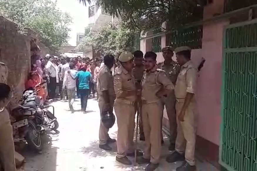 महीने भर से बेटी के शव के साथ रह रहा था रिटायर्ड दारोगा महीने भर से बेटी के शव के साथ रह रहा था रिटायर्ड दारोगा