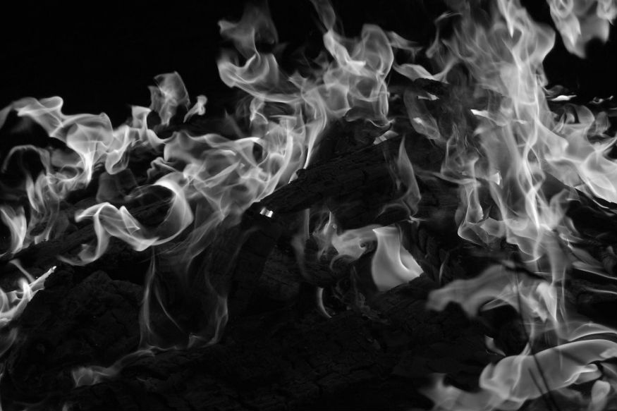 लाश का मजहब पता चल जाए तो उसी के अनुसार अंतिम संस्कार होता है (प्रतीकात्मक फोटो)
