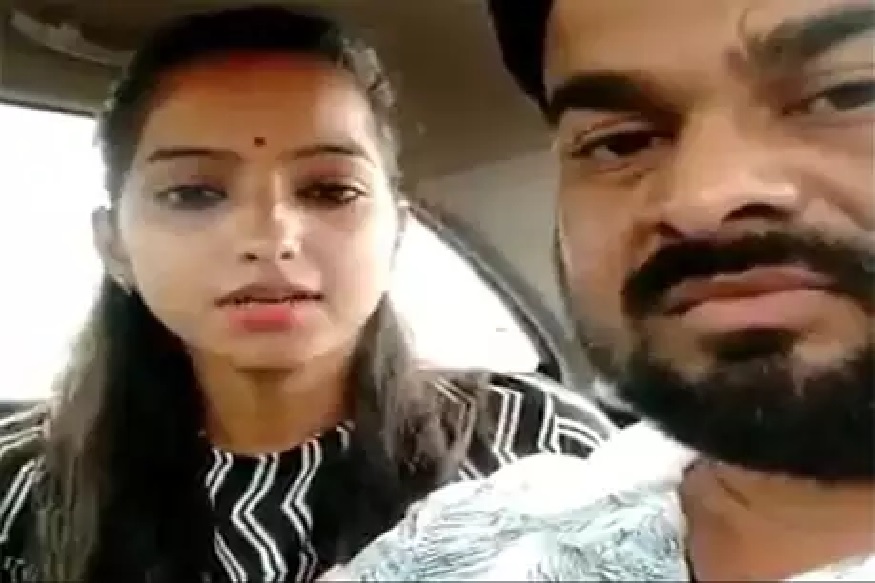 अपने पति अजितेश के साथ साक्षी मिश्रा