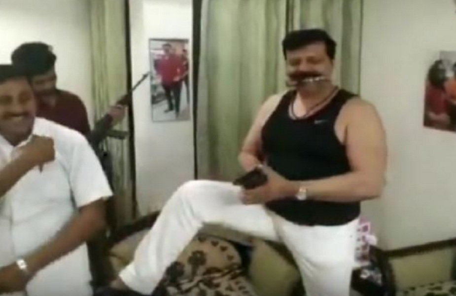 कुंवर प्रणव सिंह का एक वीडियो वायरल हुआ था, जिसमे विधायक लोगों के साथ शराब पीते और हाथों में खुलेआम बंदूक और पिस्टल लहराते हुए फिल्मी गानों पर झूम रहे थे