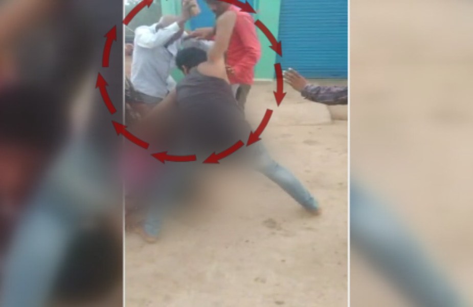 पड़ोसी ने की मारपीट, hit by Neighbors