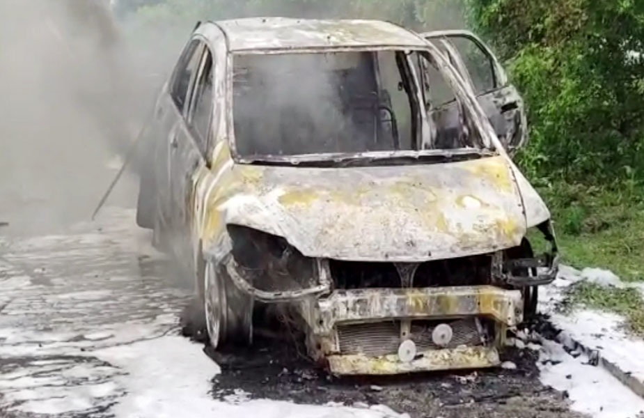 जली कार-car burnt