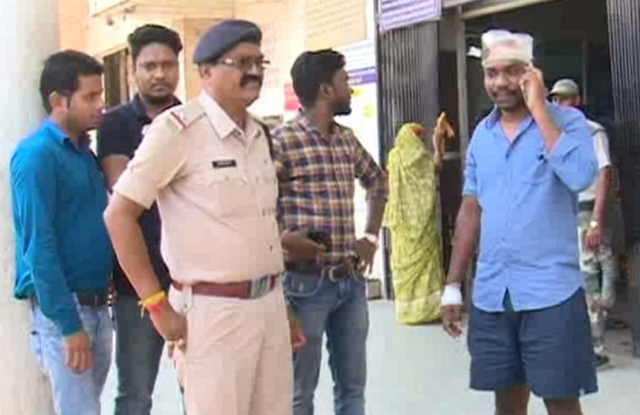 ऑटो चालकों ने अपने अन्य साथियों के साथ डीएसपी का पीछा करते हुए की थी मारपीट