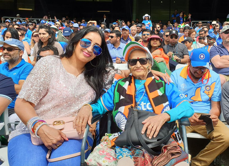 virat kohli, charulata patel, india 87 year old fan, virat kohli superfan, bcci, india sri lanka score, à¤à¤à¤¡à¤¿à¤¯à¤¾ à¤¶à¥à¤°à¥à¤²à¤à¤à¤¾ à¤¸à¥âà¤à¥à¤°, à¤µà¤¿à¤°à¤¾à¤ à¤à¥à¤¹à¤²à¥ à¤«à¥à¤¨, à¤à¤¾à¤°à¥à¤²à¤¤à¤¾ à¤ªà¤à¥à¤²