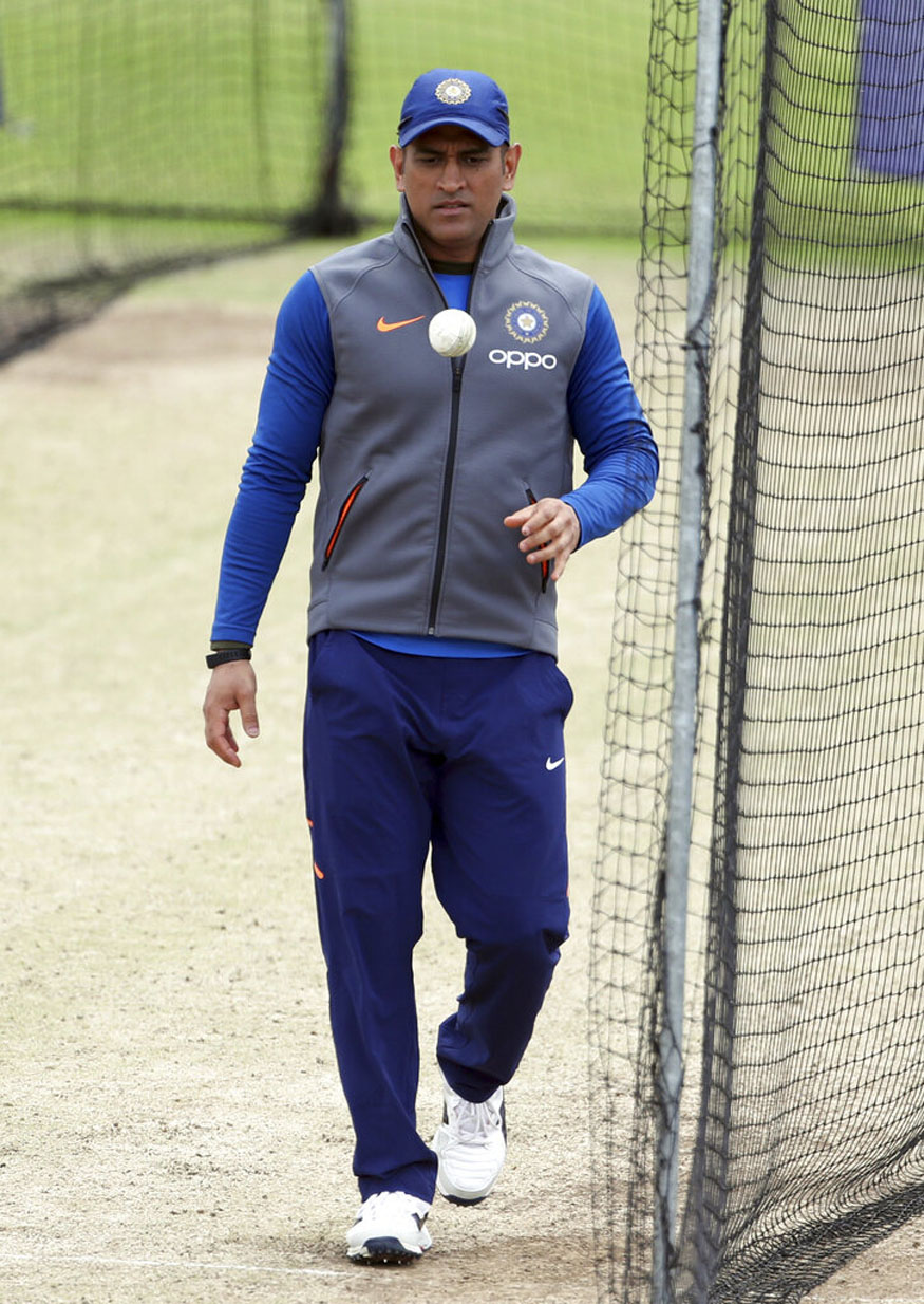 वर्ल्ड कप में टीम इंडिया के बड़े खिलाड़ी ने पत्नी के चक्कर में तोड़ा BCCI का नियम टीम इंडिया से ऋषभ पंत की छुट्टी कर सकता है ये खिलाड़ी, रनों का अंबार लगाने को है मशहूर पैट कमिंस 4 साल पहले पानी पिलाकर थे खुश, अब 100 साल पुराना रिकॉर्ड तोड़ने की तैयारी