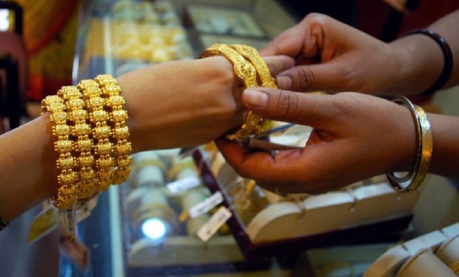 Latest Gold Silver Price Gold Price Down Rs 80 Per 10 Grams New Rate 35870 Rupees 20 July 2019 Delhi Mumbai
