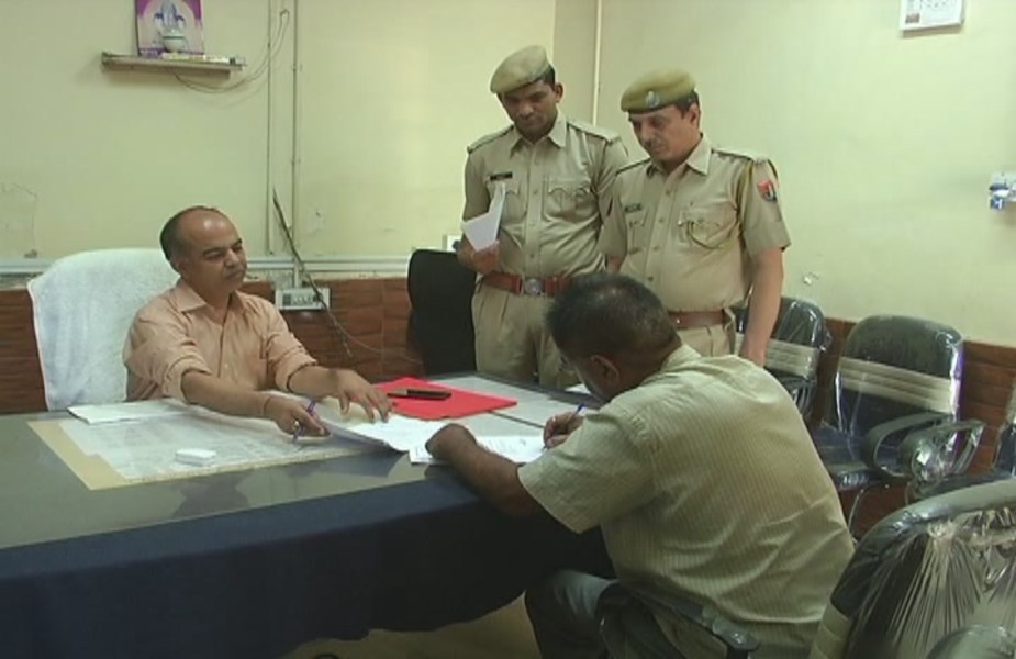 पुलिस ने मामले को लेकर एफआईआर दर्ज कर जांच शुरू की